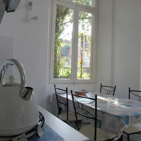 Peachey, Intero Piano Con Giardino סטרסה
